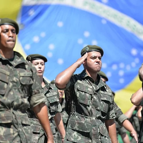 Indenização para Militares Temporários e de Carreira: Justiça Confirma Direito por Desvio de Função